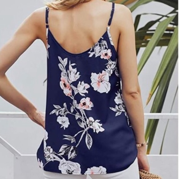 🆕 Loose V-Neck Cami - Picture 5 of 6